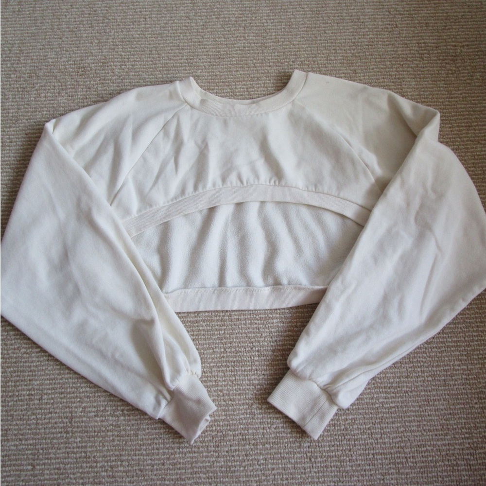 H&M Women's Cream Cropped Sweatshirt